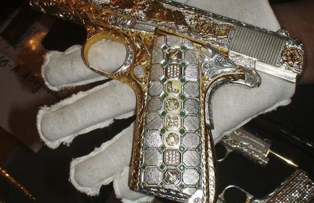 Handguns of a Mexican Drug Lord (9 pics)