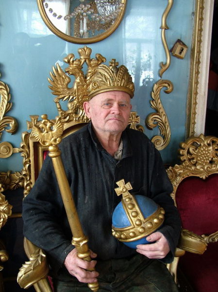 Russian Village 'Palace' and Its King (17 pics) - Izismile.com