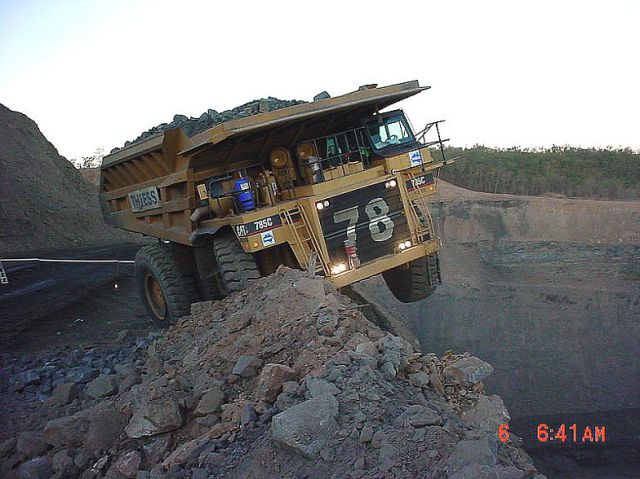 Dangerous Work in a Quarry(19 pics)