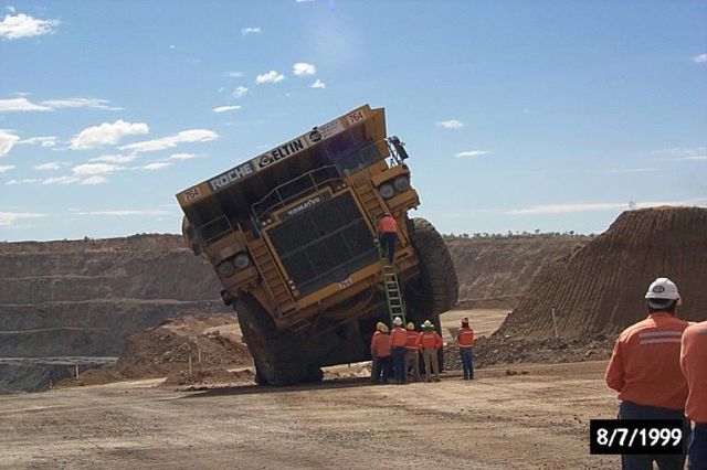 Dangerous Work in a Quarry(19 pics)