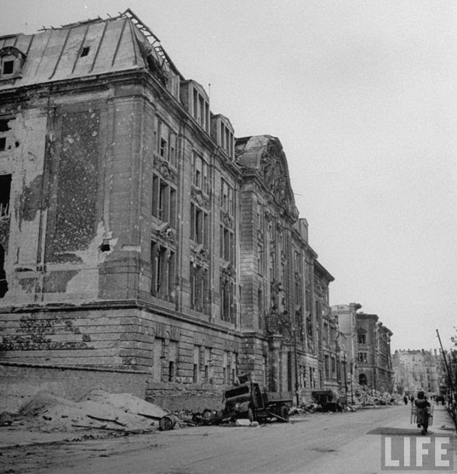 Post-war Berlin (30 pics)