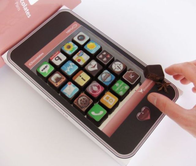 A Cool Present for iPhone Fans (5 pics)