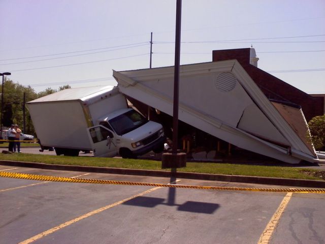 A Truck Driver Has a Bad Day (10 pics)