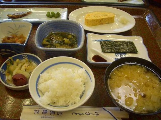 Japanese Business Lunch (17 pics)
