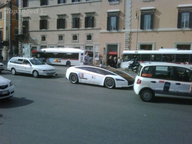 SuperTaxi Spotted in Rome (21 pics)