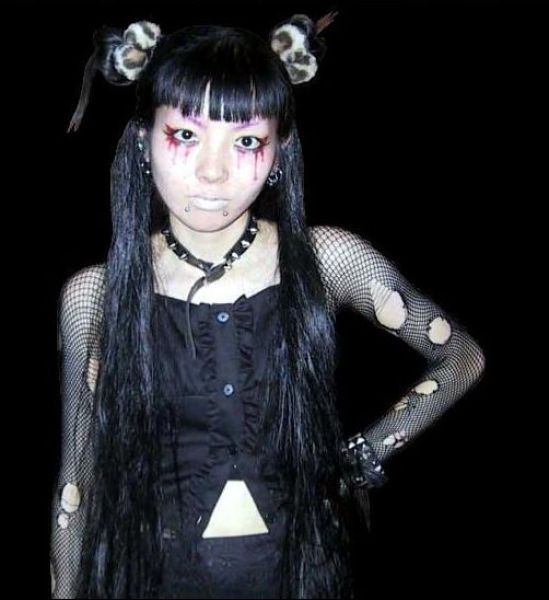 Japanese Gothic Girls (20 pics)