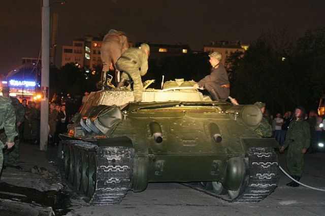 A Russian Tank Flips Over (10 pics)