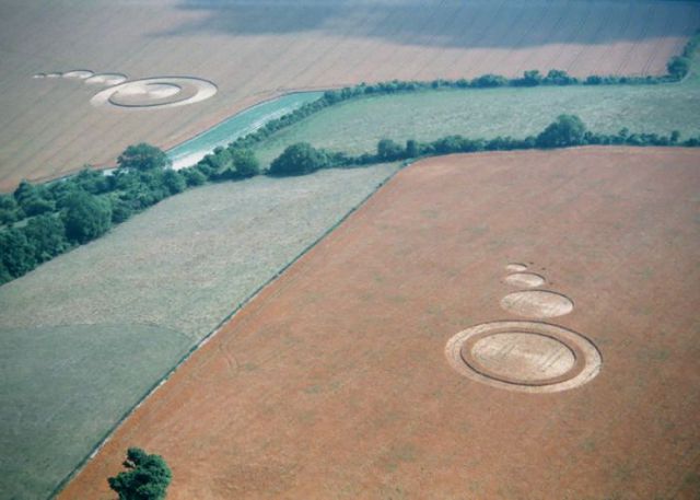 Signs Left by Aliens (57 pics)