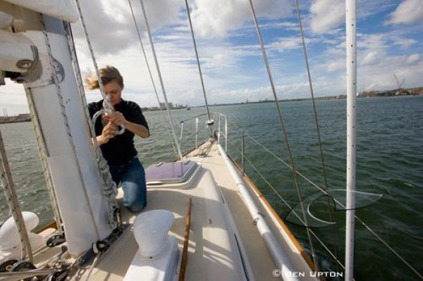 16-Year-Old Girl Crosses the World on Her Pink Boat (44 pics)