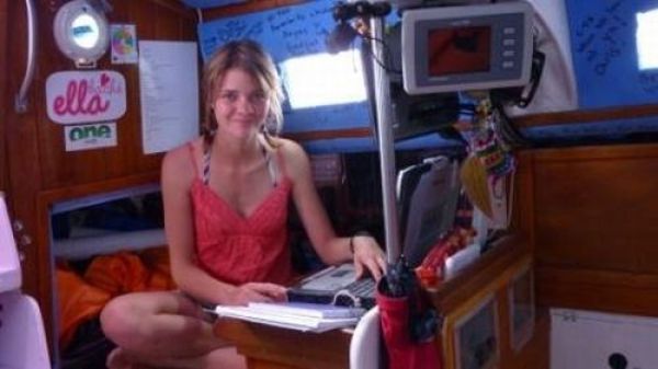 16-Year-Old Girl Crosses the World on Her Pink Boat (44 pics)