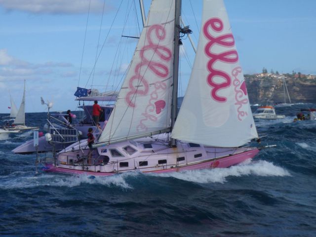 16-Year-Old Girl Crosses the World on Her Pink Boat (44 pics)
