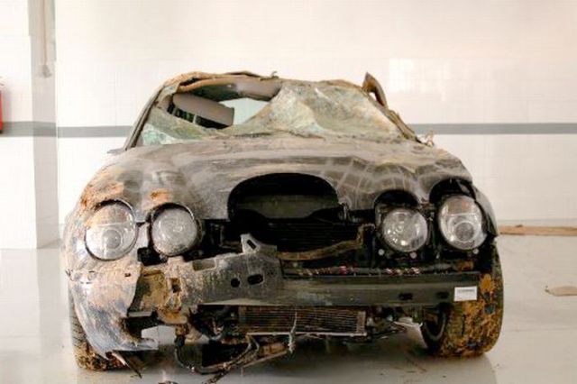 Badly Wrecked Exotic Cars (15 pics)
