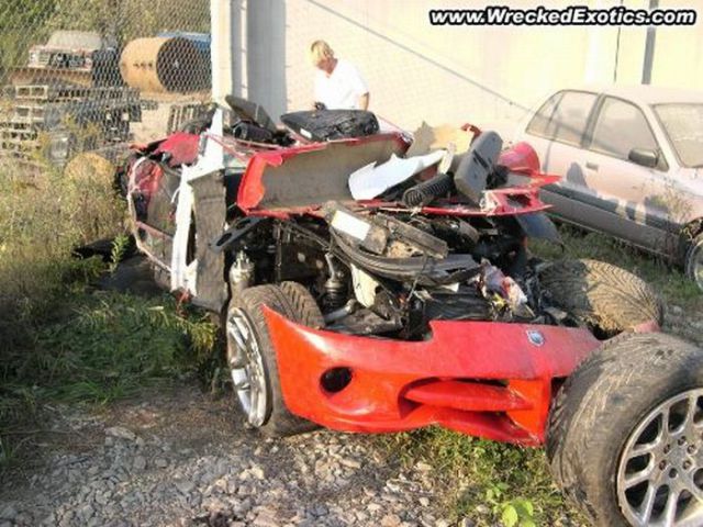Badly Wrecked Exotic Cars (15 pics)