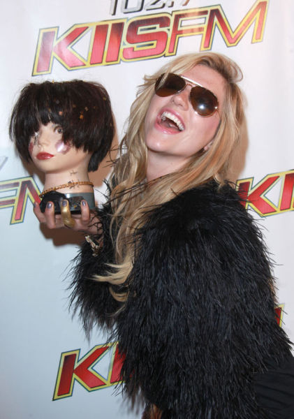 Ke$ha’s Way of Being Even More Weird Than She Is Already (13 pics)