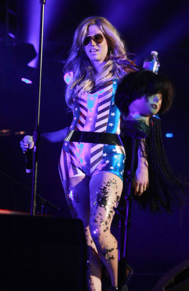 Ke$ha’s Way of Being Even More Weird Than She Is Already (13 pics)