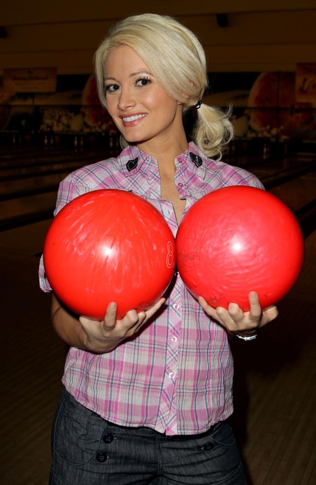 Playmate Holly Madison Is in good Shape (9 pics)