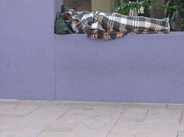 Homeless People in the Center of Los Angeles (17 pics)