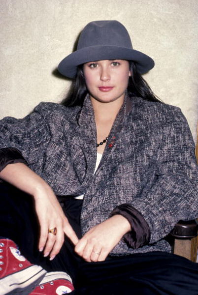 Hot Celebrities from the 80s-90s (42 pics)