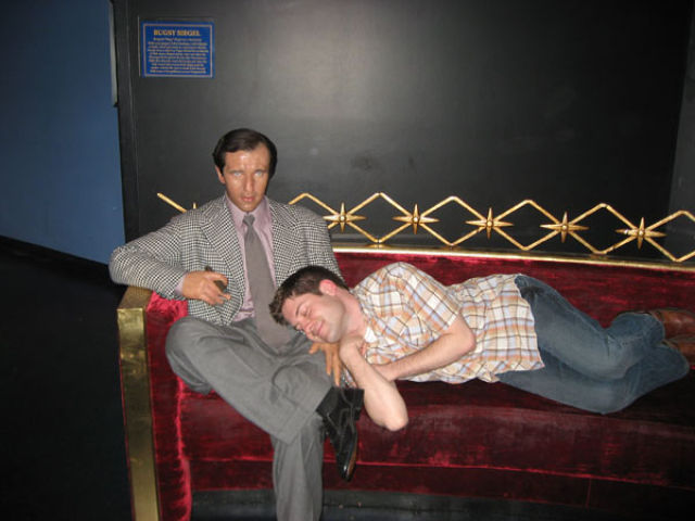 Oldie of the Day: How to Have Fun in the Waxworks Museum (26 pics)