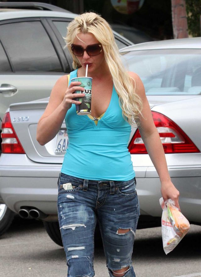 Britney Spears Looks Like a Mess (9 pics)