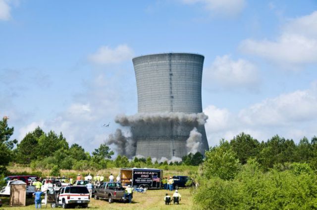 Incredible Demolition of the Colossal K Cooling Tower (9 pics)