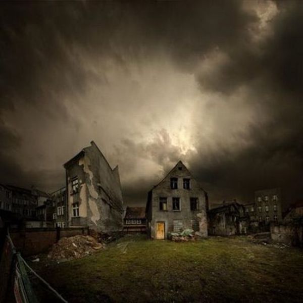 Some Scary Places (19 pics)