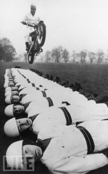 Crazy Stunts from the Past (26 pics)