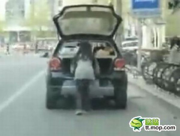 How the Chinese Resolve Parking Space Problems (8 pics)