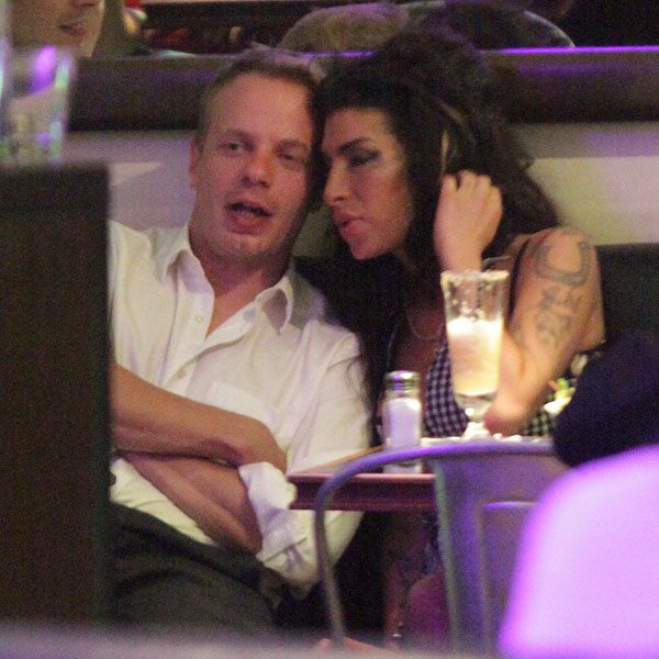 Amy Winehous Is a Drunk Mess (14 pics)