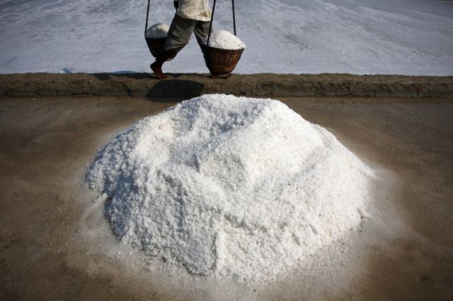 Difficult Salt Extraction (28 pics)