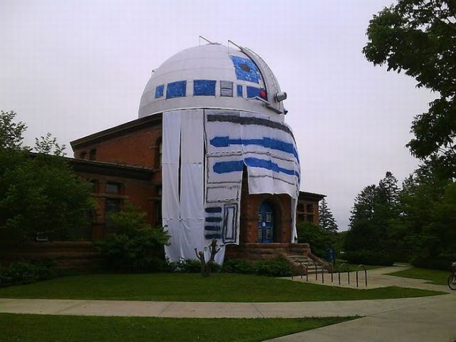 Excellent R2-D2 Observatory Prank! (6 pics)