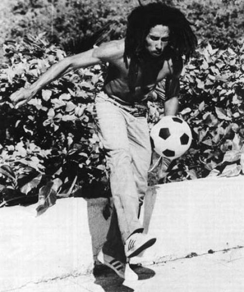 Bob Marley Playing with a Ball (13 pics)