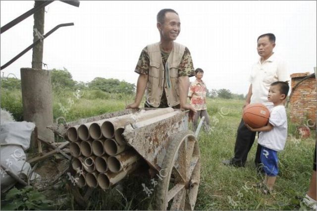 Chinese Farmer Makes War to Property Developers with His Homemade Canon (16 pics)