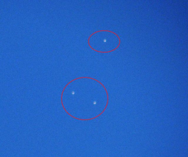 UFOs Spotted All Around the World (100 pics)