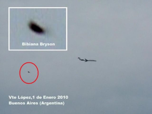 UFOs Spotted All Around the World (100 pics)