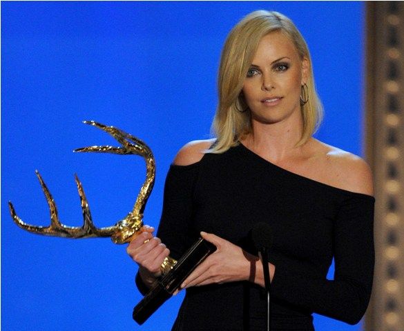 Charlize Theron at the Spike TV Guys Choice Awards (8 pics)