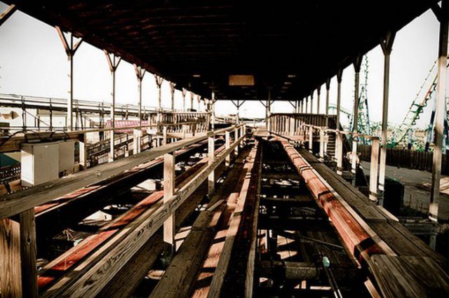 Amazing Pictures of Abandoned Amusement Park in New Orleans (54 pics)