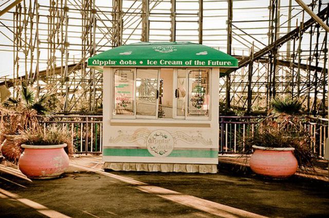 Amazing Pictures of Abandoned Amusement Park in New Orleans (54 pics)