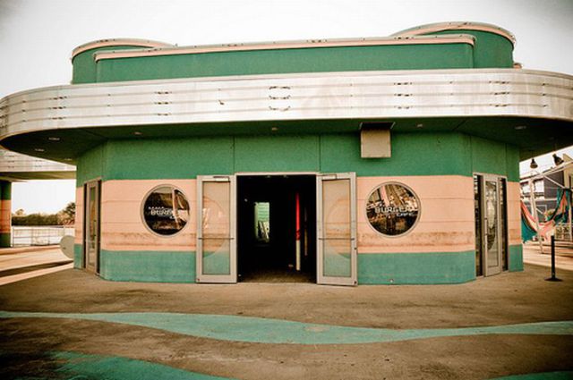 Amazing Pictures of Abandoned Amusement Park in New Orleans (54 pics)