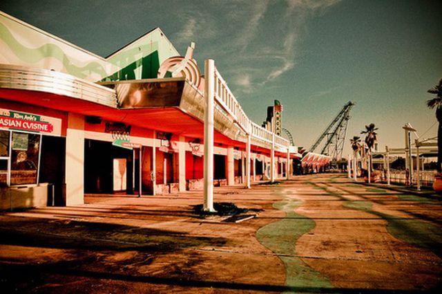 Amazing Pictures of Abandoned Amusement Park in New Orleans (54 pics)