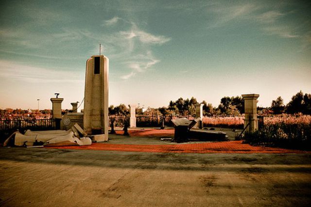 Amazing Pictures of Abandoned Amusement Park in New Orleans (54 pics)