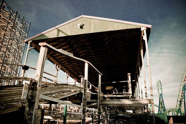 Amazing Pictures of Abandoned Amusement Park in New Orleans (54 pics)