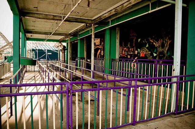 Amazing Pictures of Abandoned Amusement Park in New Orleans (54 pics)