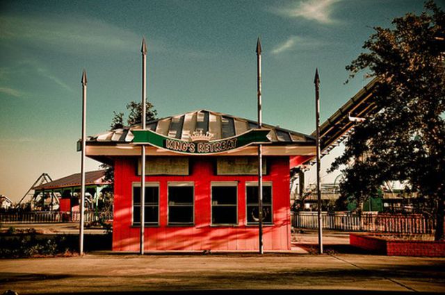 Amazing Pictures of Abandoned Amusement Park in New Orleans (54 pics)