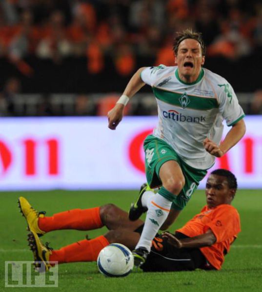 Being a Professional Soccer Player Is Also about Being an Actor! (37 pics)