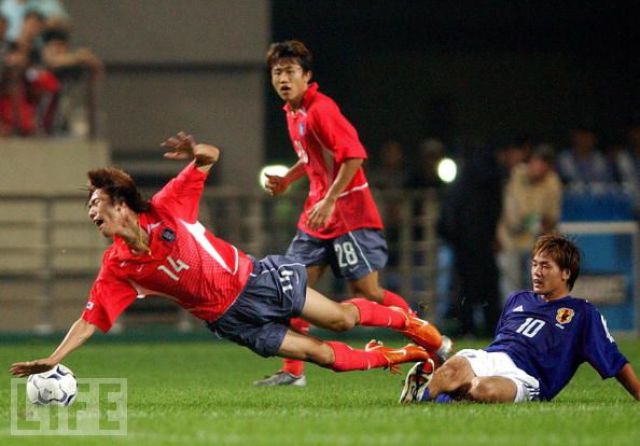 Being a Professional Soccer Player Is Also about Being an Actor! (37 pics)