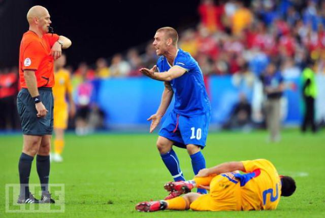Being a Professional Soccer Player Is Also about Being an Actor! (37 pics)