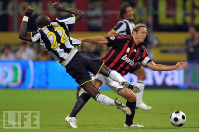 Being a Professional Soccer Player Is Also about Being an Actor! (37 pics)