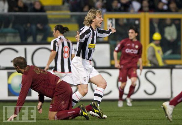 Being a Professional Soccer Player Is Also about Being an Actor! (37 pics)