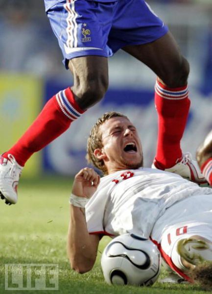 Being a Professional Soccer Player Is Also about Being an Actor! (37 pics)